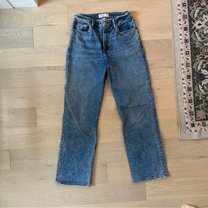 A&F Curve Love 28 High Rise 90s Relaxed Jean